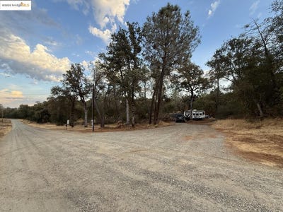 /international/us/18891-tanglewood-hollow-way-grass-valley-ca-110101679982/