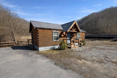 /international/us/34-farley-avenue-cabin-delbarton-wv-110106070652/