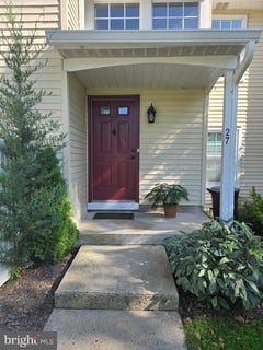 /international/us/27-huber-court-hightstown-nj-110108095190/