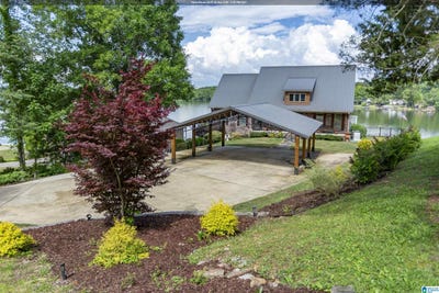 /international/us/2914-hamilton-road-pell-city-al-110108256384/