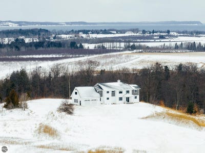 /international/us/6707-huntsman-drive-williamsburg-mi-110106211279/