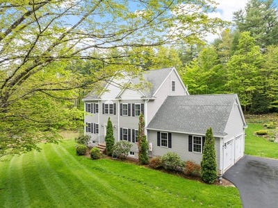 /international/us/82-lawrence-street-pepperell-ma-110108201595/