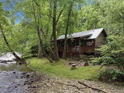 /international/us/10413-lower-alarka-road-bryson-city-nc-110108629045/