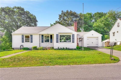 /international/us/115-waterman-street-cumberland-ri-110101220189/