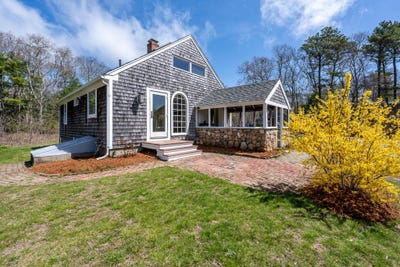 /international/us/45-old-phinney-s-lane-barnstable-ma-110107652812/
