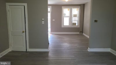 /international/us/2826-e-chase-street-baltimore-md-110120889233/