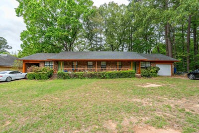 /international/us/1019-village-drive-arkadelphia-ar-110107540691/