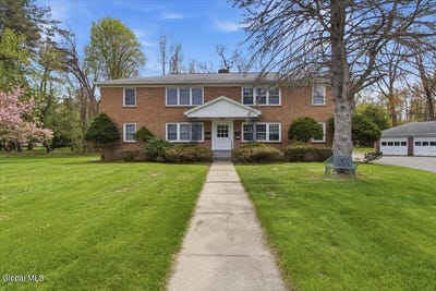 /international/us/11-kensington-court-delmar-ny-110107822123/