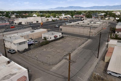 /international/us/goebel-avenue-belen-nm-110103050519/