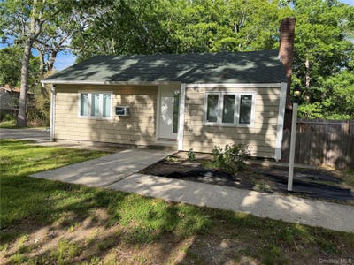 /international/us/79-manor-drive-shirley-ny-110108447236/