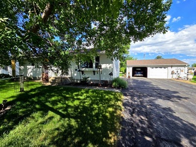 /international/us/614-e-2nd-st-graceville-mn-110108919359/