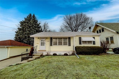 /international/us/1306-ridgeway-drive-newton-ia-110105639132/