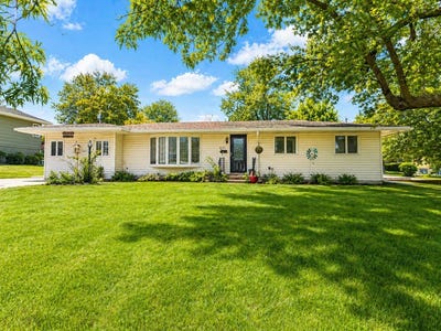 /international/us/704-e-monroe-street-mount-ayr-ia-110107890615/
