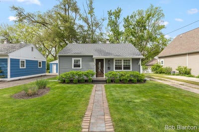 /international/us/425-south-haven-street-south-haven-mi-110108221519/