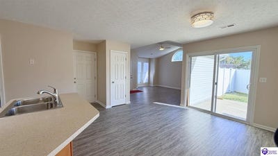 /international/us/121-applewood-lane-elizabethtown-ky-110120467050/