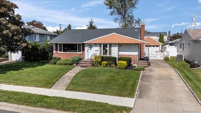 /international/us/41-cornell-lane-hicksville-ny-110110372596/