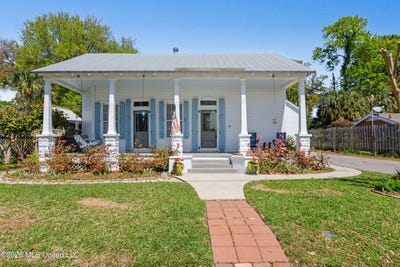 /international/us/405-carroll-avenue-bay-saint-louis-ms-110106722022/