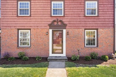 /international/us/18-huntington-drive-east-providence-ri-110107663559/