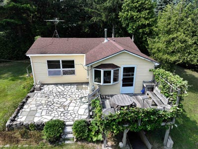 /international/us/1385-blockhouse-point-road-north-hero-vt-110101308401/?lang=en