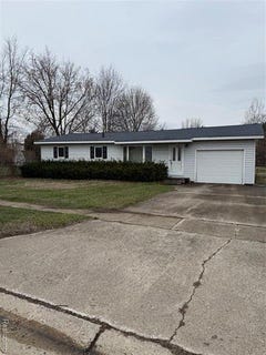 /international/us/241-ray-street-montrose-mi-110107333997/