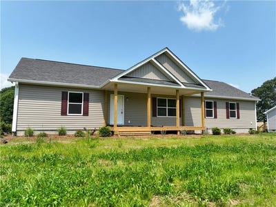 /international/us/572-kirby-bowman-road-siloam-nc-110099819936/