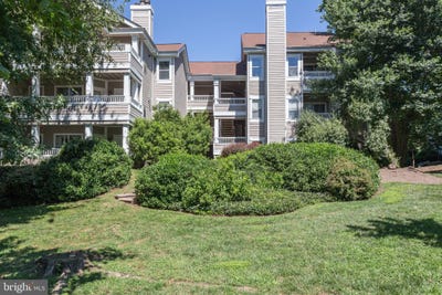/international/us/14321-climbing-rose-way-centreville-va-110120761561/