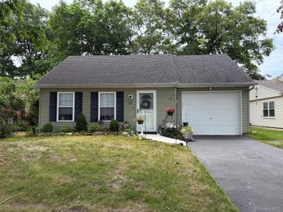 /international/us/183-kingston-drive-ridge-ny-110108719459/