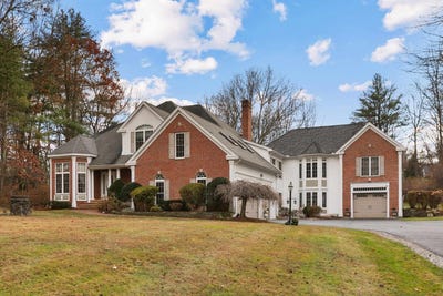 /international/us/37-brady-avenue-salem-nh-110106279975/