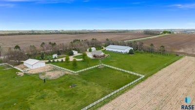 /international/us/48349-276th-st-canton-sd-110107859146/