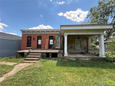 /international/us/1037-w-main-street-madison-in-110108816008/