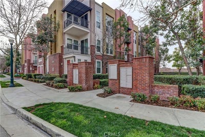 /international/us/706-w-first-street-claremont-ca-110120454817/
