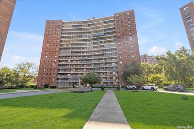/international/us/61-45-98th-street-rego-park-ny-110103707881/