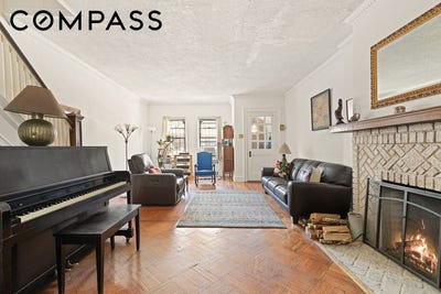 /international/us/29-chester-court-brooklyn-ny-110108533208/