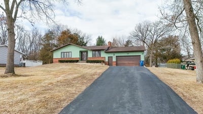 /international/us/2235-center-dixon-il-110106012716/