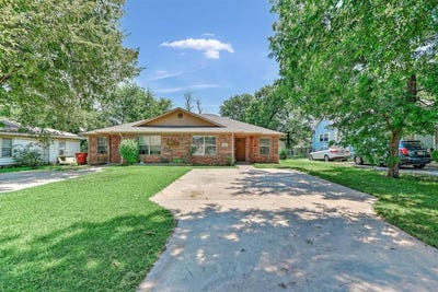 /international/us/1110-1112-n-main-street-bonham-tx-110098139476/