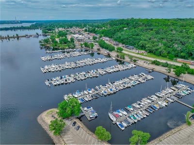 /international/us/720-1st-street-hudson-wi-110100344206/