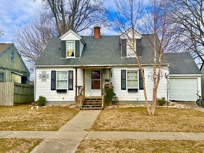 /international/us/102-herbert-ave-carmi-il-110105757514/