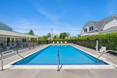 /international/us/12-depot-road-westhampton-beach-ny-110096067441/