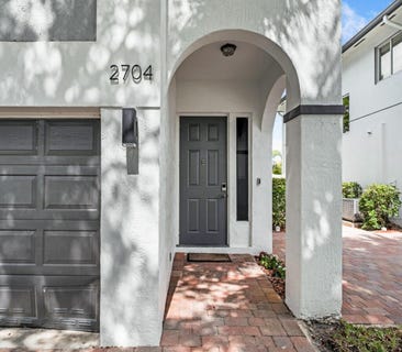 /international/us/2704-treasure-cove-circle-dania-fl-110101191878/