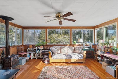/international/us/42-bittersweet-hampton-bays-ny-110104788668/