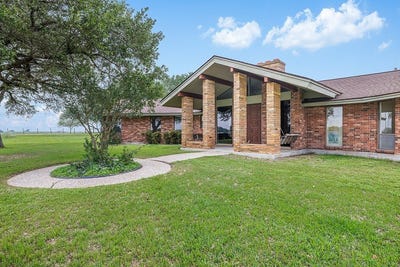 /international/us/1931-bruno-road-schulenburg-tx-110107749646/
