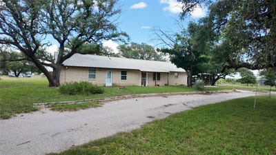 /international/us/915-w-hwy-84-w-mullin-tx-110108498244/