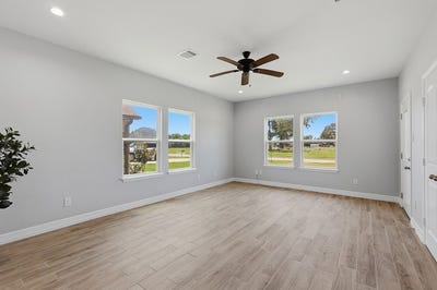 /international/us/249-mcdade-lane-hempstead-tx-110108450372/