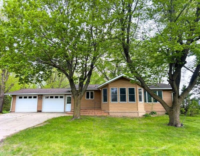 /international/us/451-2nd-street-n-wood-lake-mn-110108168735/