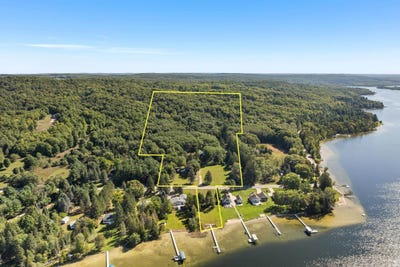 /international/us/418-n-intermediate-lake-road-central-lake-mi-110110405647/