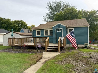 /international/us/513-w-lincoln-st-luverne-mn-110110372364/