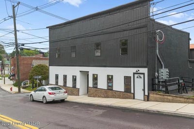 /international/us/42-44-main-street-dallas-pa-110109713014/
