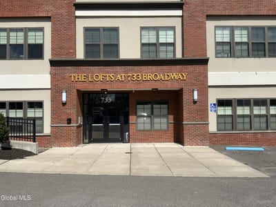 /international/us/733-broadway-albany-ny-110108541588/