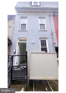 /international/us/230-e-poplar-street-york-pa-110099488284/