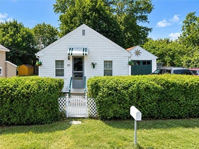 /international/us/102-tallman-avenue-portsmouth-ri-110119943861/